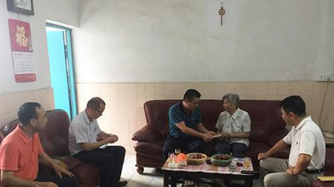 市国资委领导七一前夕慰问市水电公叔R休老党? /></a><br/><div><span style=