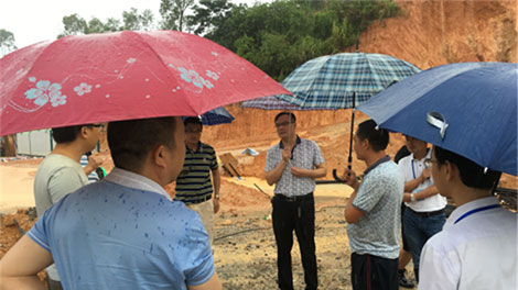 集团领导到稔q_岛供水工E施工现场指导防z度汛工? /></a><br/><div>q日Q受强降雨媄响，惠东县白盆珠水库??1日上午泄z。当日上午，受市水务集团党委书记、董事长、ȝ理邓善秋委托Q集团副ȝ理、稔q_岛供水工E徏设指挥部副L挥刘哲一早来到鲤鱼岭늫施工现场查指导防z度汛工作?/div><div style=