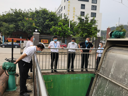 集团领导到排水管理中心检查台风防御和排水防涝工作