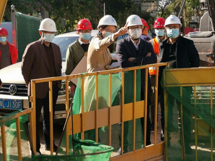 市水务集团ȝ理魏兴扬率队查金山新城项目安全生产、徏设进展等工作